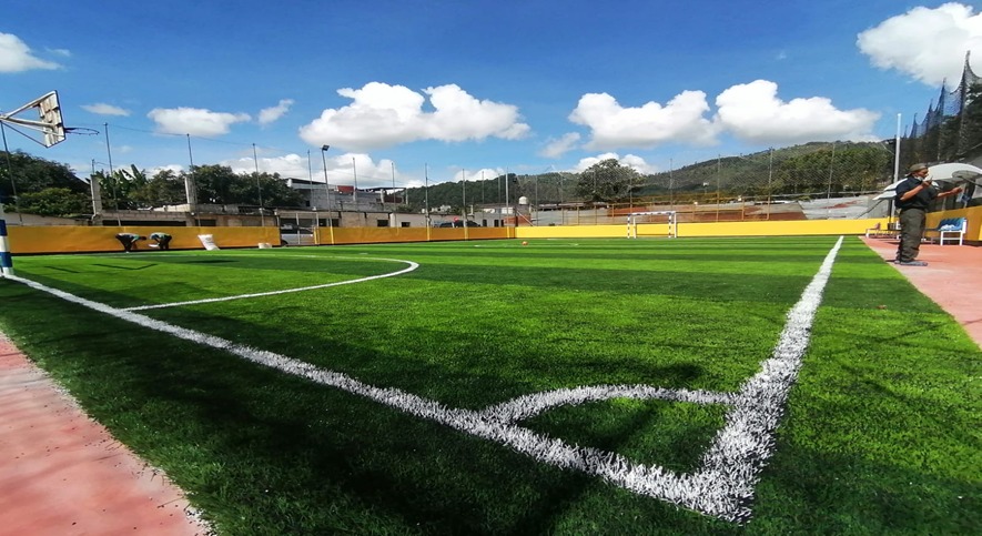 colocación de grama sintética